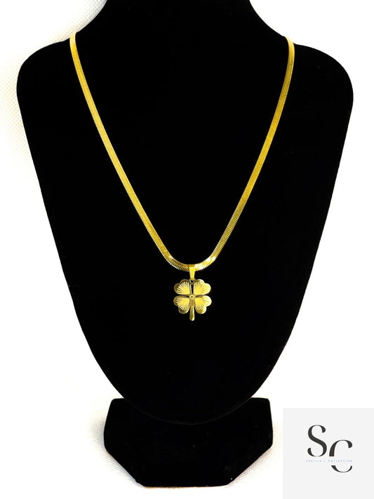 18K Gold Clover Pendant Necklace