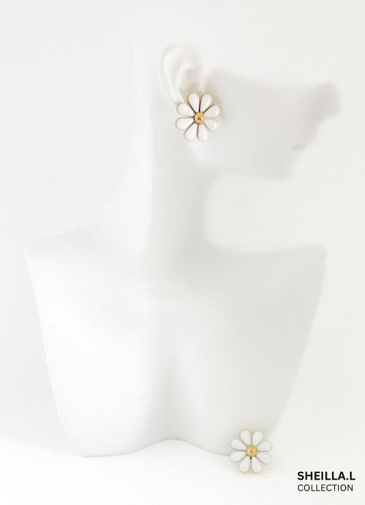 White Daisy Stud Earrings